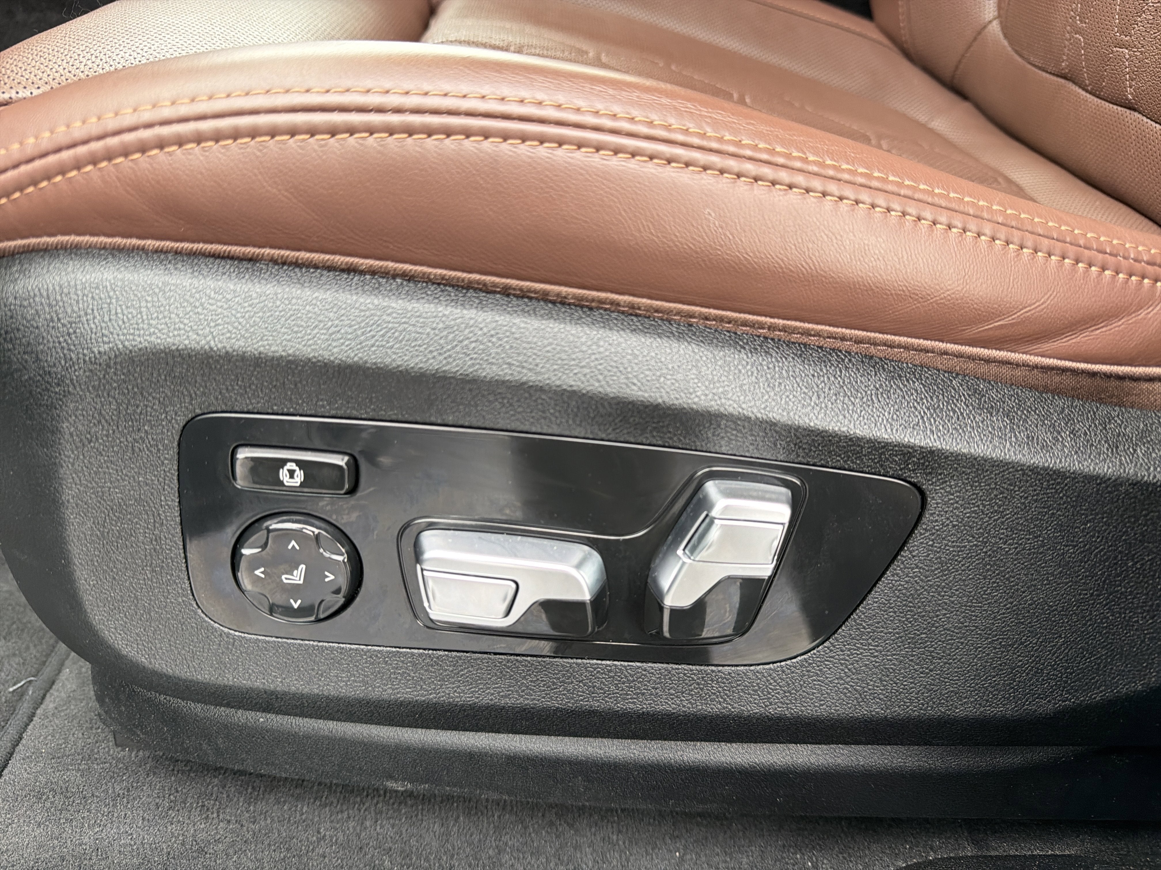 2025 BMW X6 M60i Sports Activity Coupe