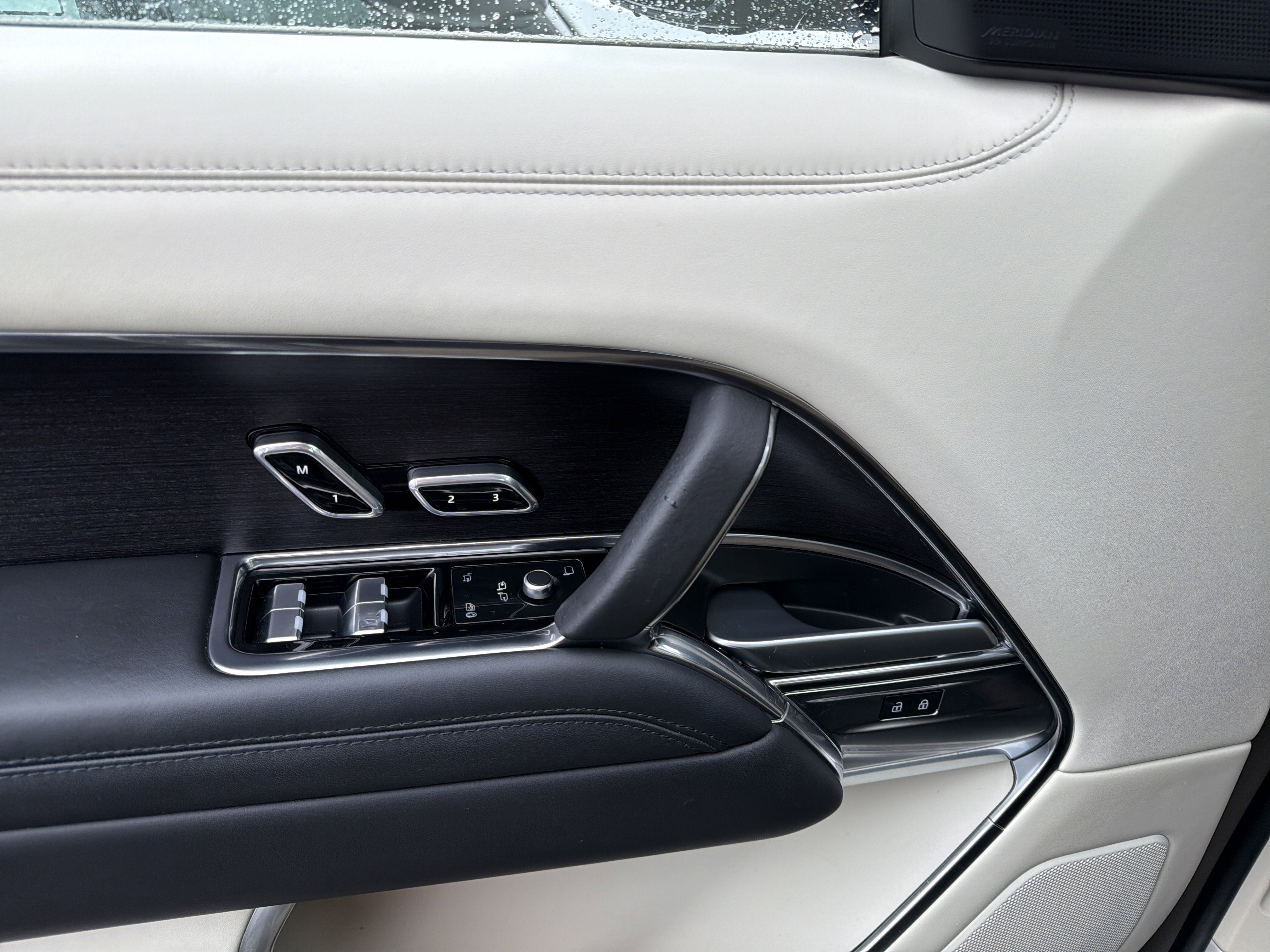 2024 Land Rover Range Rover P400 SE LWB 7 Seat